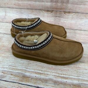 Kirkland Signature Unisex Shearling Slipper Tan Suede Braid Trim 7771737 M 6 W7